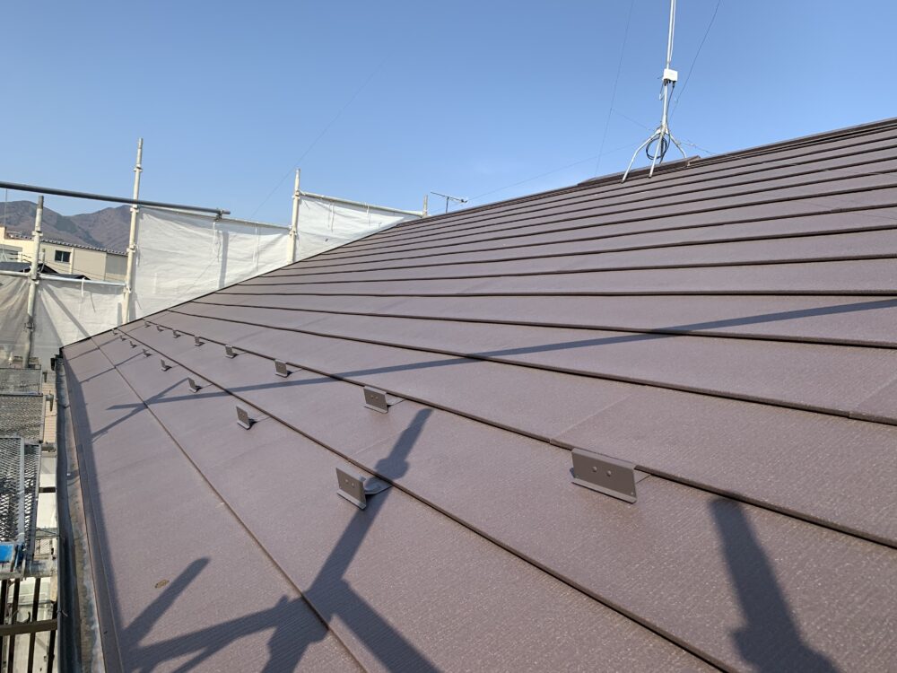 秦野市の屋根カバー工法